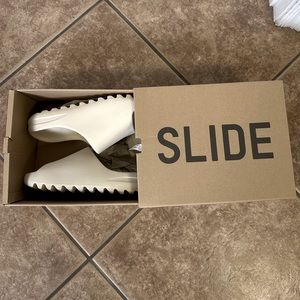 yeezy Bone slides size 9
